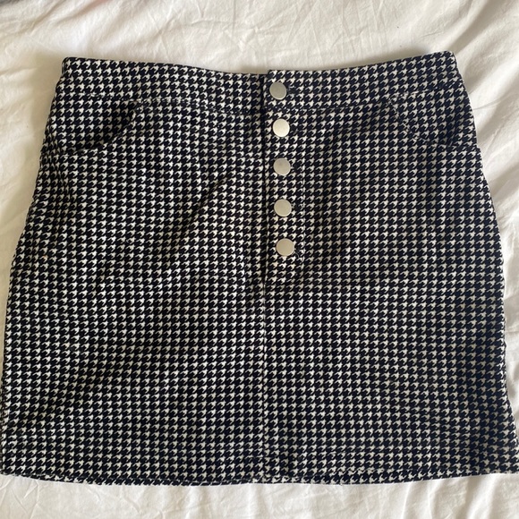 Skirt “preppy” style ❤️ super cute with black socks ✨ - Picture 2 of 3